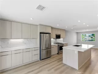 Photo #2: OC26007196 Listing