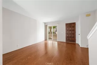 Photo #2: OC26065387 Listing