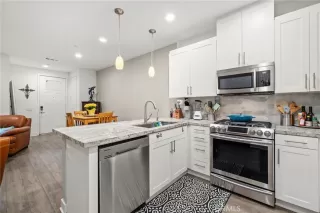 Photo #4: OC26067646 Listing 