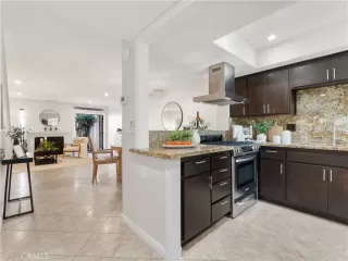 Photo #2: OC26069800 Listing