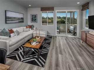 Photo #5: OC26156156 Listing