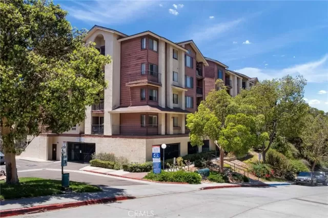 MLS: PT22139337 Condo For Sale