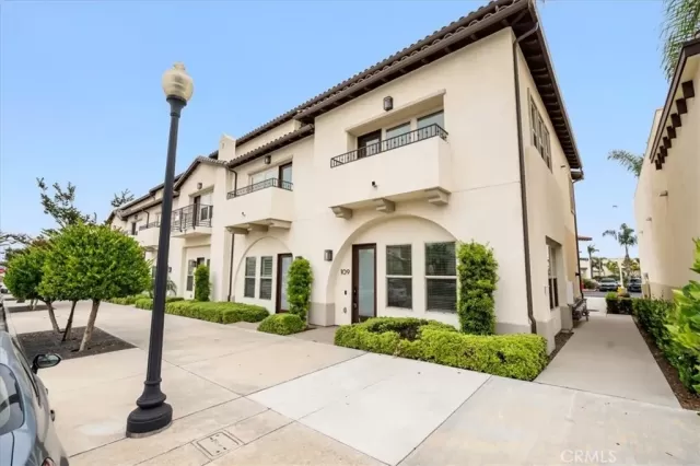 MLS: PT26113975 Condo For Sale