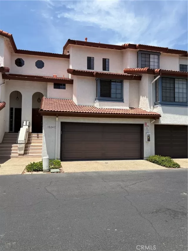 MLS: PT26172440 Condo For Sale