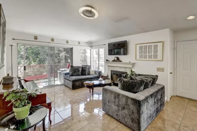 MLS: PTP2205918 Condo For Sale