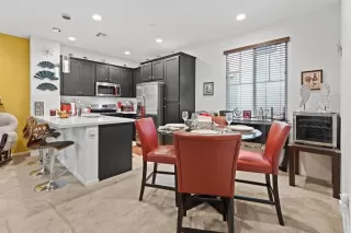 Photo #3: PTP2207115 Listing