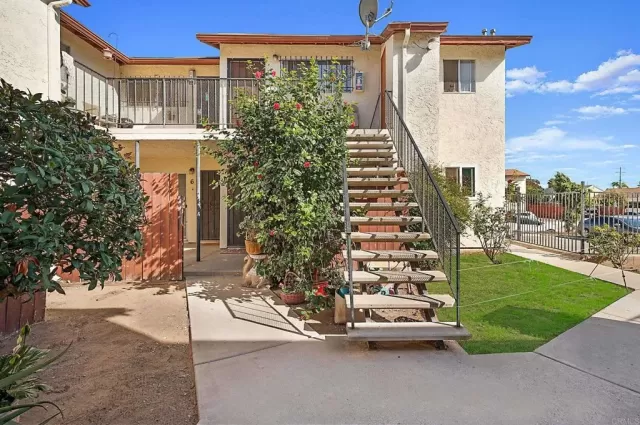 MLS: PTP2207187 Condo For Sale