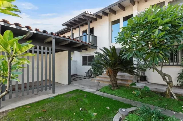 MLS: PTP2207345 Condo For Sale