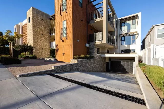 MLS: PTP2207632 Condo For Sale