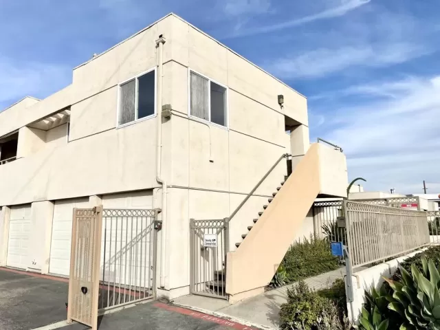 MLS: PTP2207696 Condo For Sale