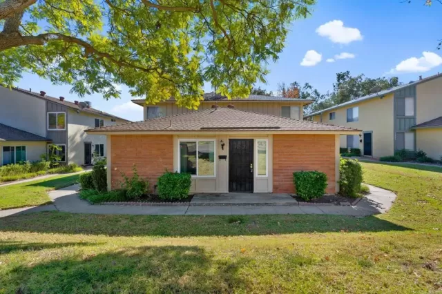 MLS: PTP2207735 Condo For Sale