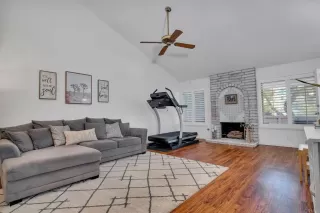 Photo #2: PTP2300300 Listing