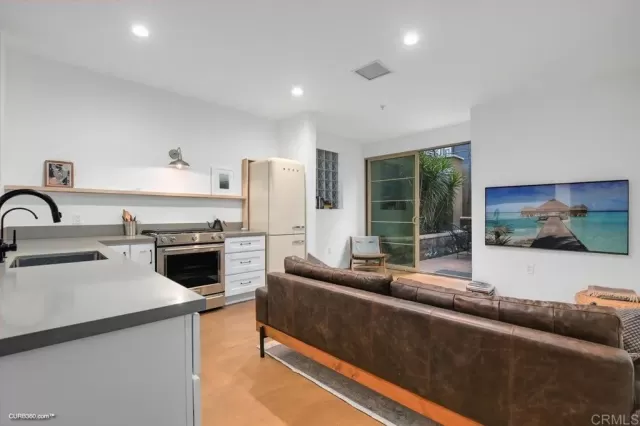 MLS: PTP2300373 Condo For Sale