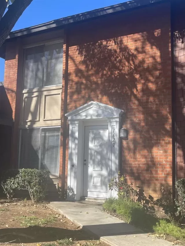 MLS: PTP2300681 Condo For Sale