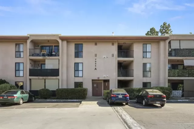 MLS: PTP2300691 Condo For Sale