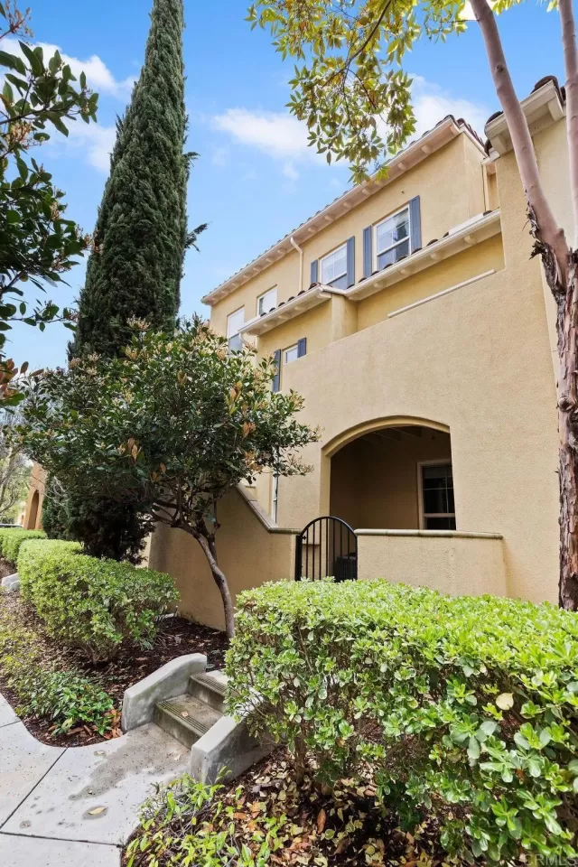 MLS: PTP2301360 Condo For Sale