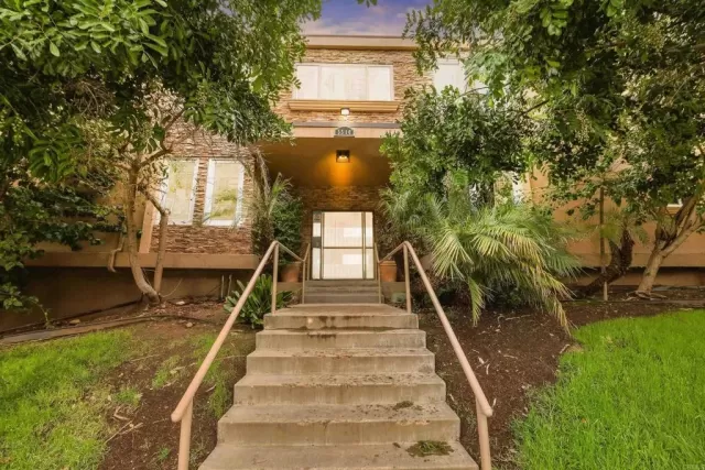 MLS: PTP2301428 Condo For Sale