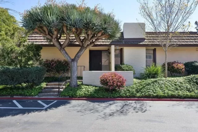 MLS: PTP2301545 Condo For Sale