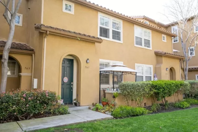 MLS: PTP2301692 Condo For Sale