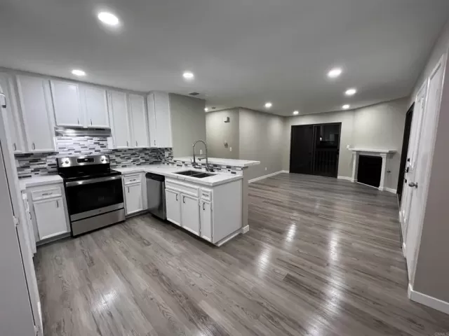 MLS: PTP2301694 Condo For Sale