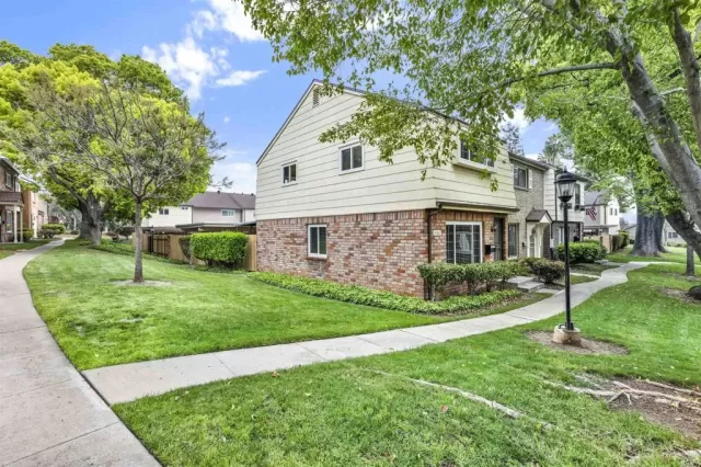 MLS: PTP2301710 Condo For Sale