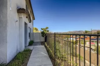 Photo #3: PTP2301756 Listing 