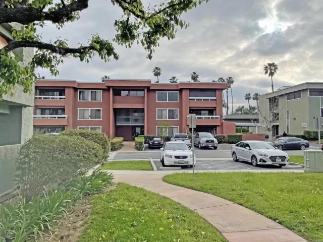 MLS: PTP2301766 Condo For Sale