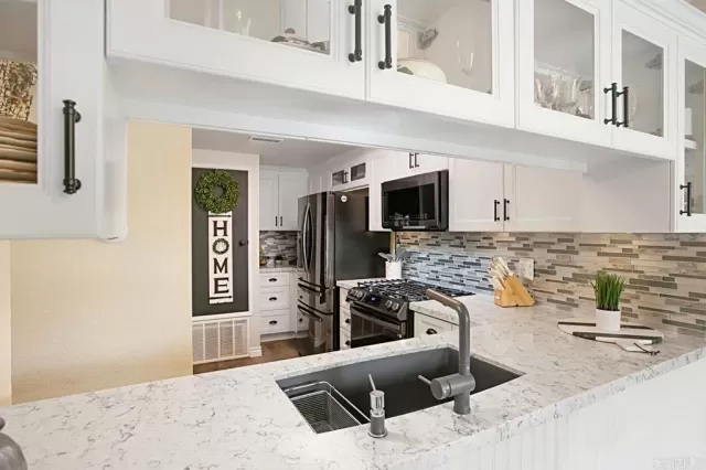 MLS: PTP2302038 Condo For Sale