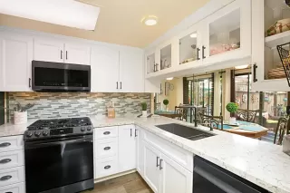 Photo #1: PTP2302038 Listing