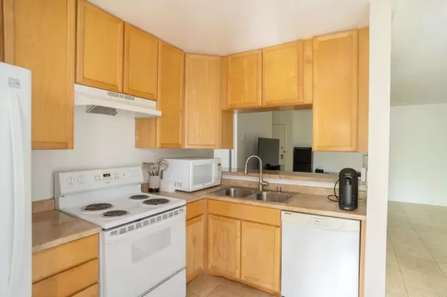 MLS: PTP2302064 Condo For Sale