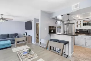 Photo #6: PTP2302116 Listing