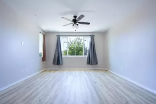 Photo #5: PTP2302278 Listing