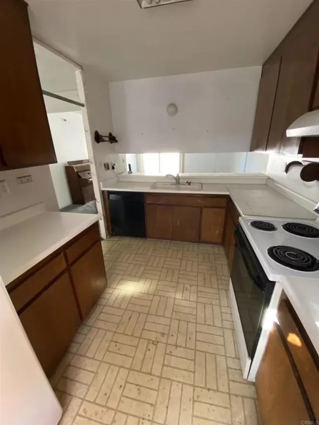 MLS: PTP2302431 Condo For Sale