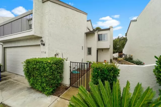 MLS: PTP2302432 Condo For Sale