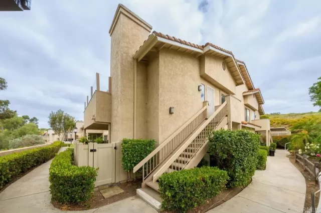 MLS: PTP2302464 Condo For Sale