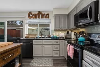 Photo #5: PTP2302597 Listing 