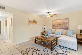 Photo #4: PTP2302759 Listing 