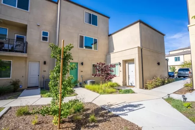 MLS: PTP2302868 Condo For Sale