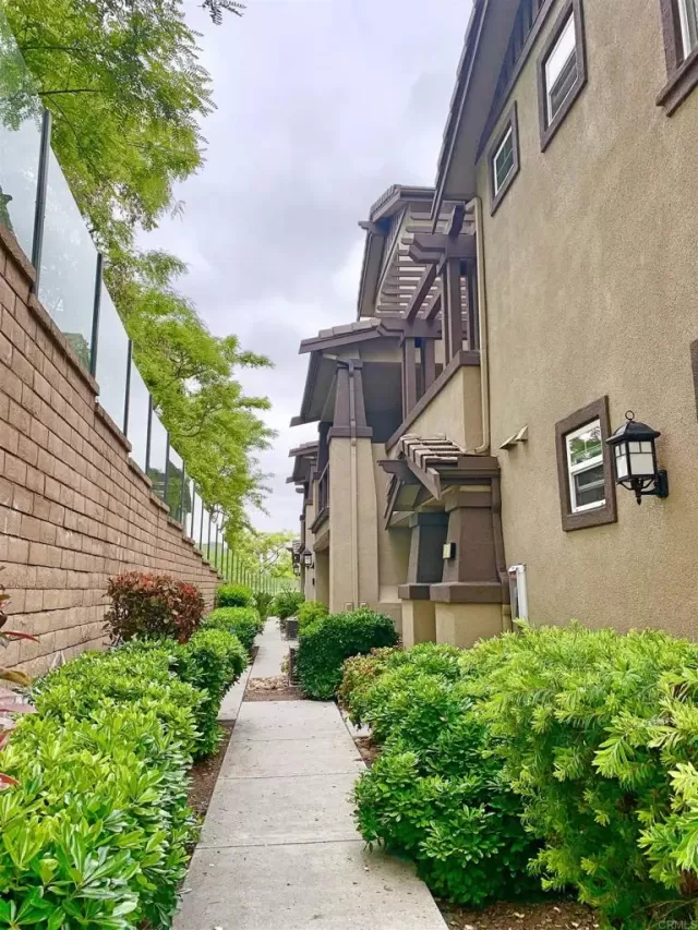 MLS: PTP2302933 Condo For Sale