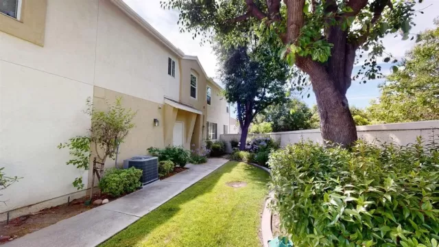 MLS: PTP2303507 Condo For Sale