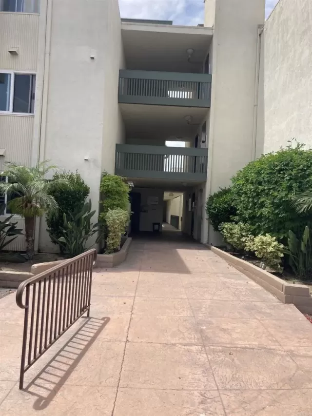 MLS: PTP2303920 Condo For Sale