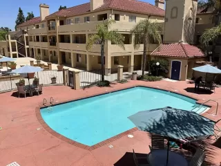 Photo #1: PTP2304030 Listing