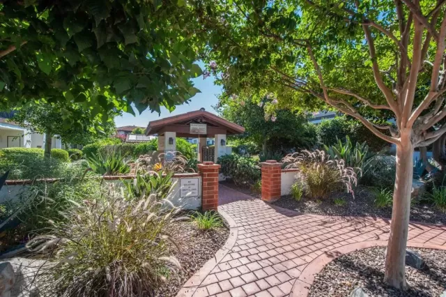 MLS: PTP2304051 Condo For Sale