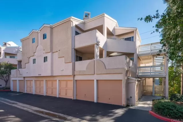 MLS: PTP2304149 Condo For Sale