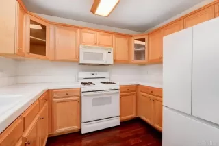 Photo #5: PTP2304173 Listing 