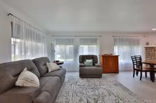 Photo #5: PTP2304304 Listing