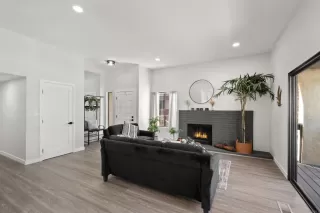 Photo #5: PTP2304475 Listing