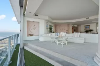 Photo #1: PTP2304557 Listing 