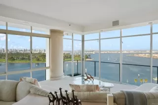 Photo #4: PTP2304557 Listing 