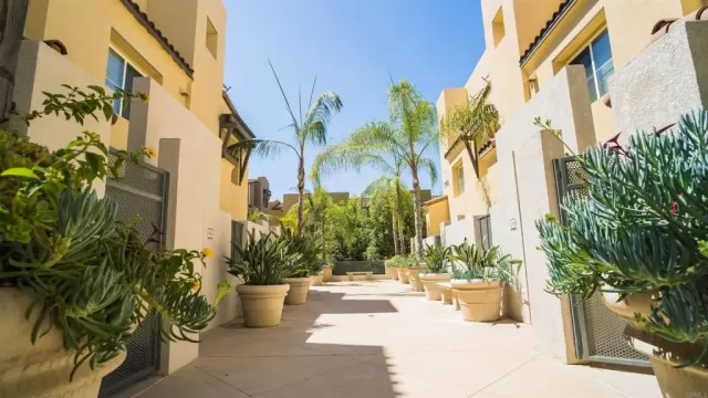 MLS: PTP2304568 Condo For Sale